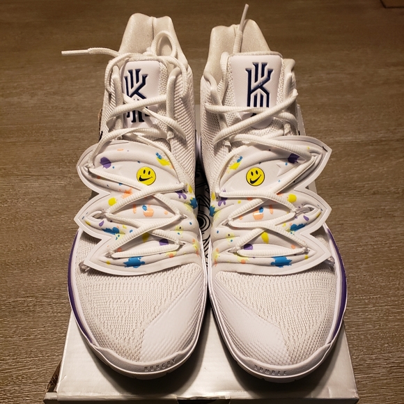 Nike Kyrie 5 "Have A Nike Day" - Picture 4 of 8